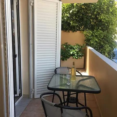Apartament A For *